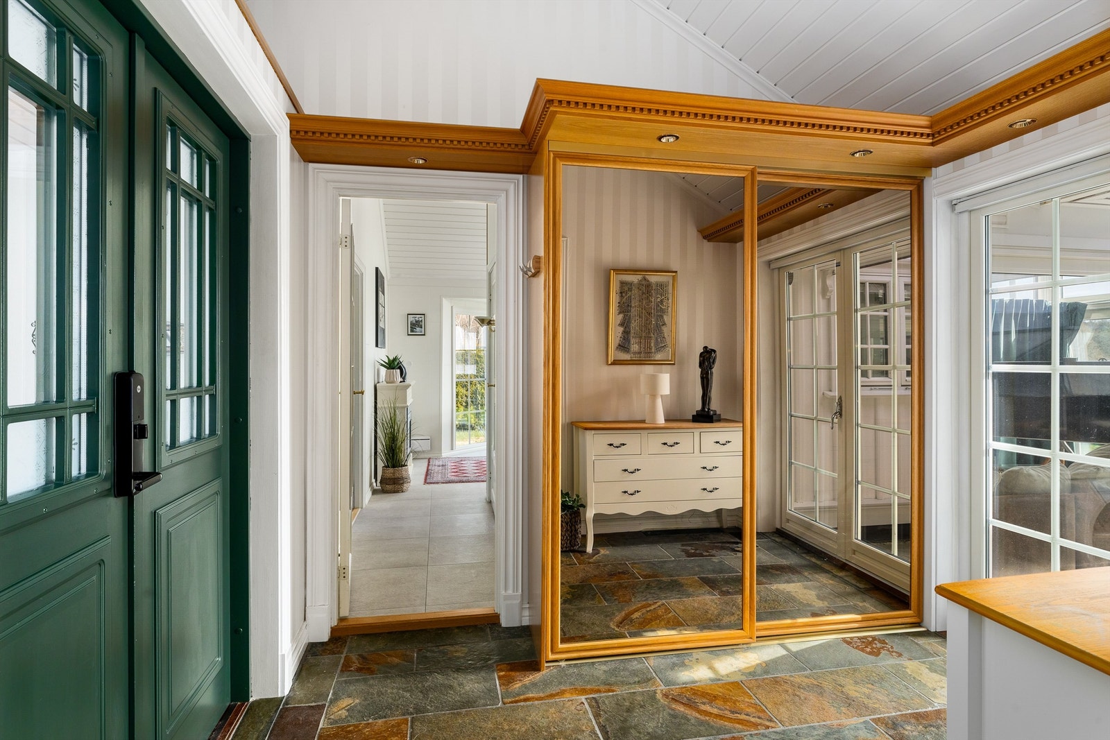 Velkommen inn i gangen. Galleribilde