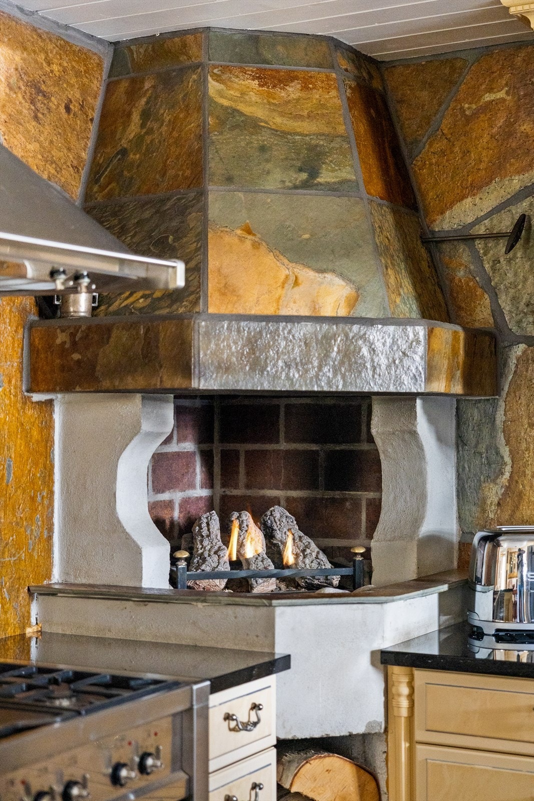 Peis på kjøkken. Galleribilde