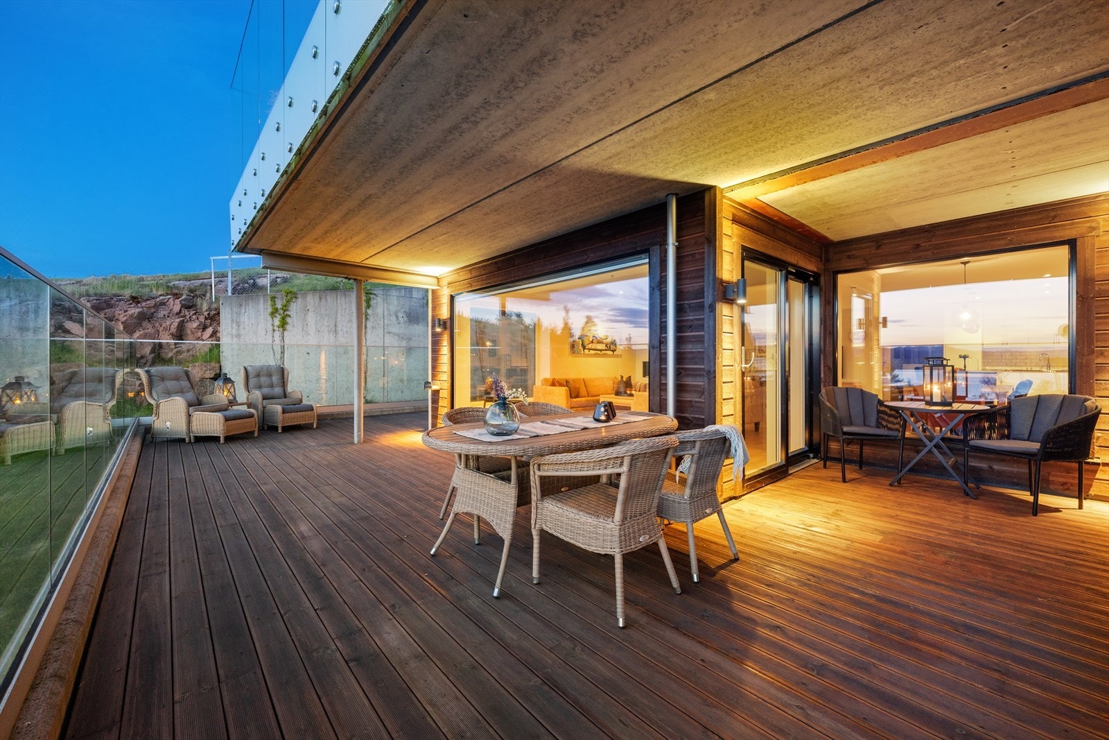 Fra stuen er det utgang til en nydelig markterrasse Galleribilde