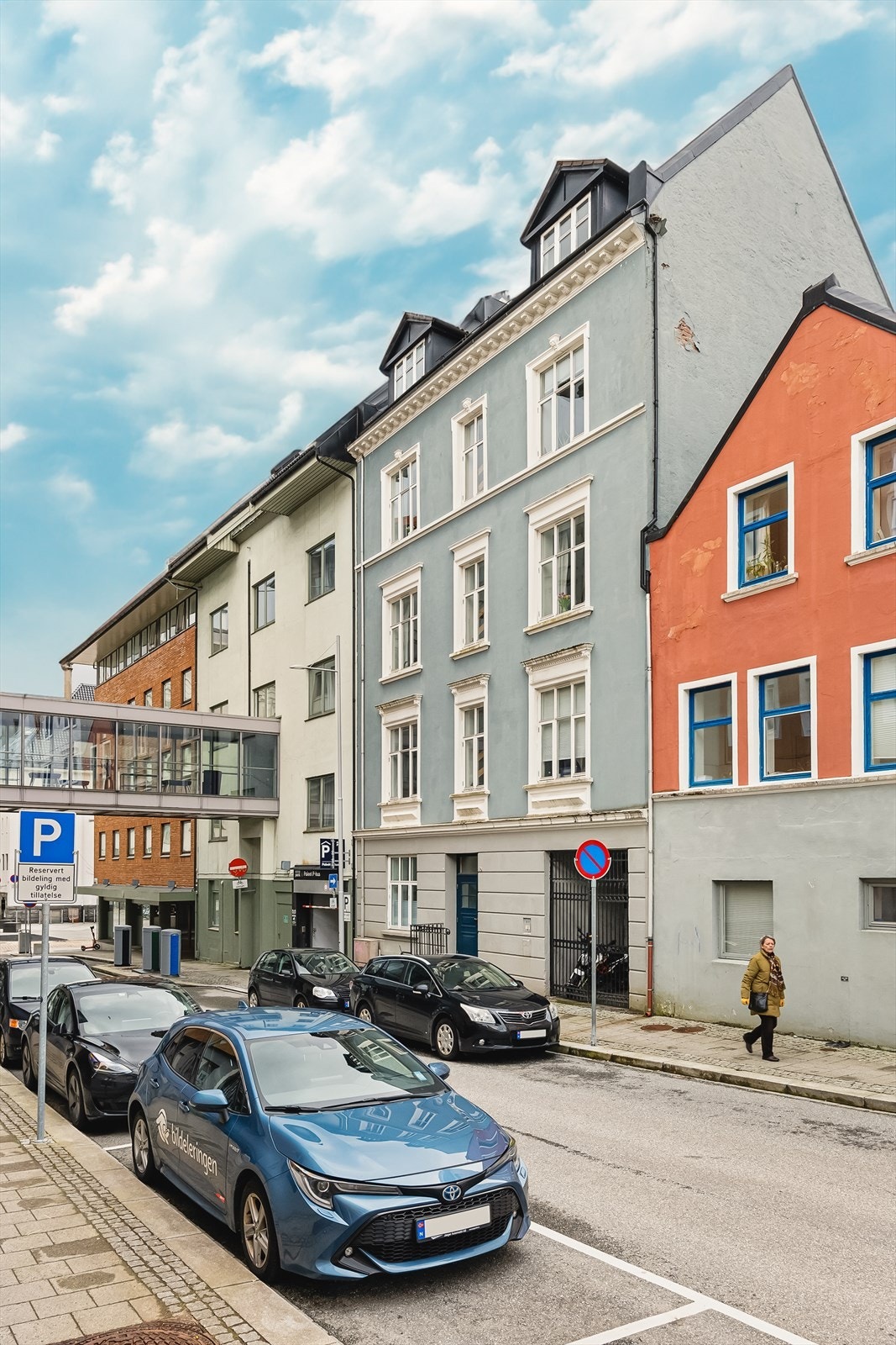 Sameiet Sverres gate 24-26 er veldrevet og etablert i 1996, og består av 17 enheter. Sameiet fremstår som stabilt drevet med godt naboskap. Galleribilde