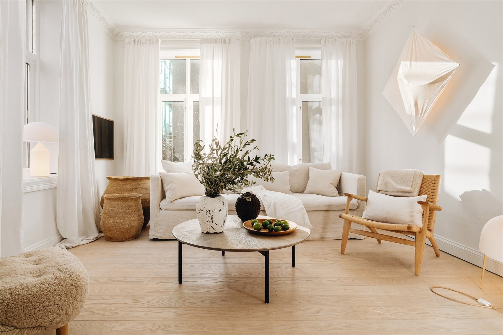 W Eiendomsmegling Bergen Sentrum ved Christina Erstad og Yvonne Silden Stephensen har gleden av å presentere denne nydelige leiligheten i Sverres gate 24B. Galleribilde