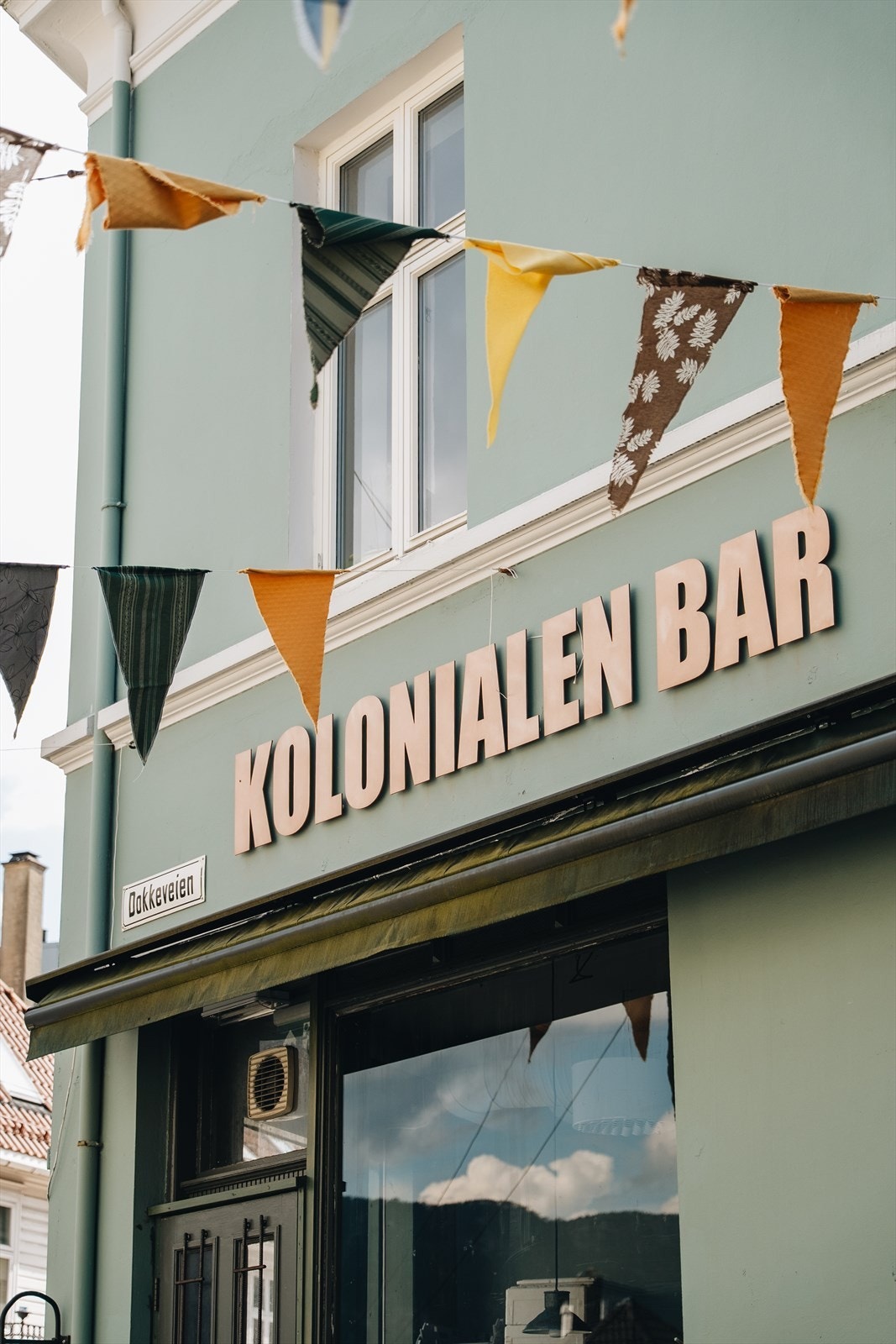 Kolonialen bar. Galleribilde