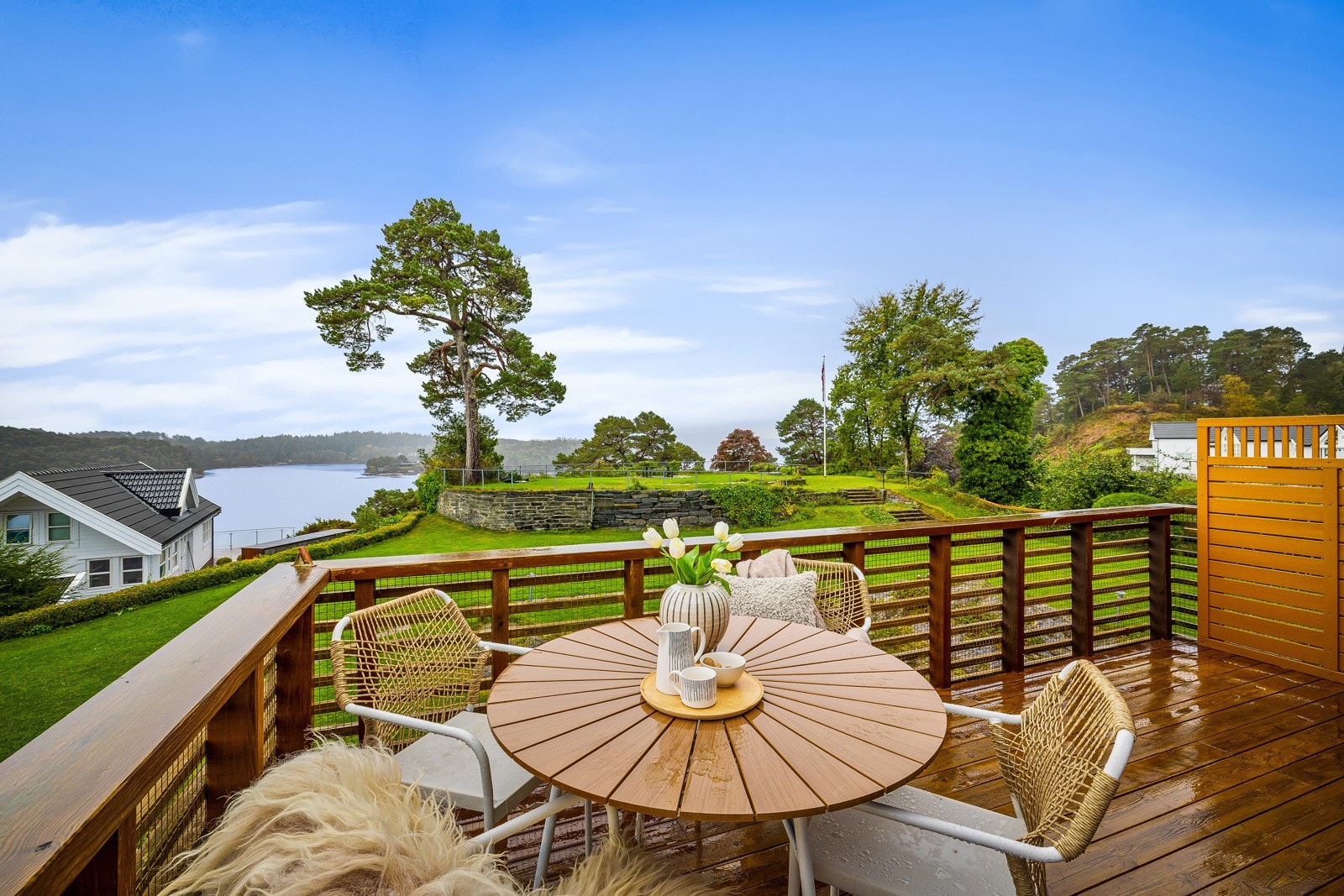 Velkommen til frontleiligheten oppe på Riddarhaugen, nyt utsikten og den fantastiske eiendommen. Galleribilde