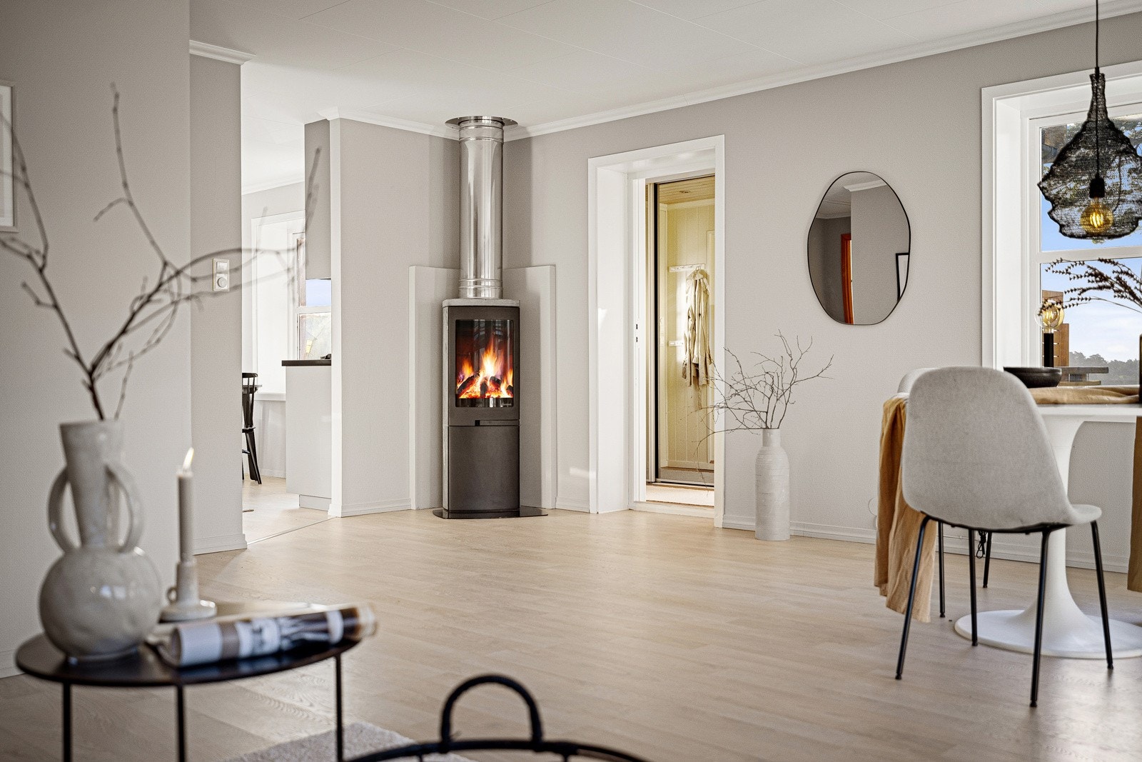 I 2023 er det malt både vegger, tak, lister og vinduskarmer. Galleribilde