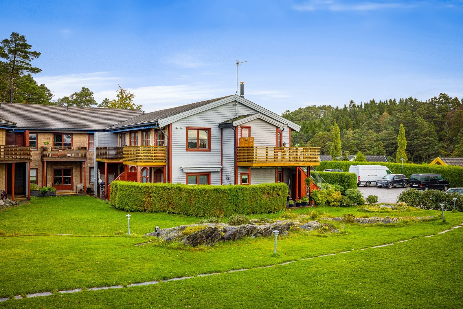 Flott beliggenhet i 2 etasje fremst i bygget. Galleribilde