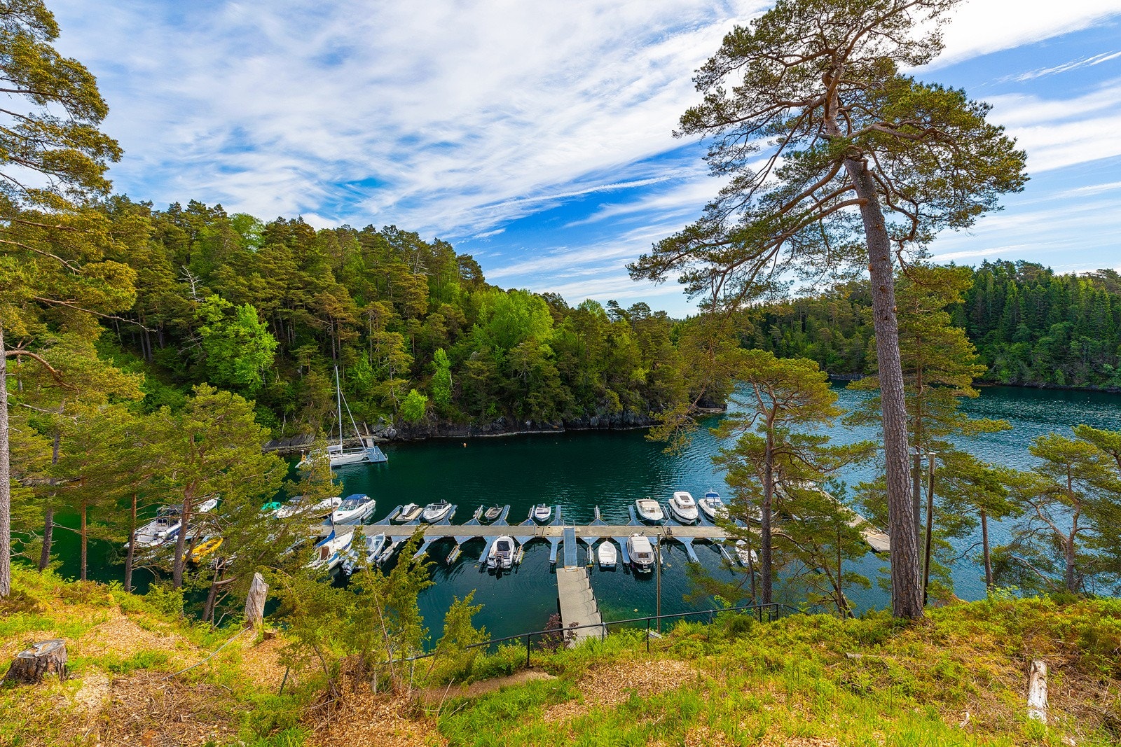 Flytebryggen der det medfølger båtplass . Galleribilde