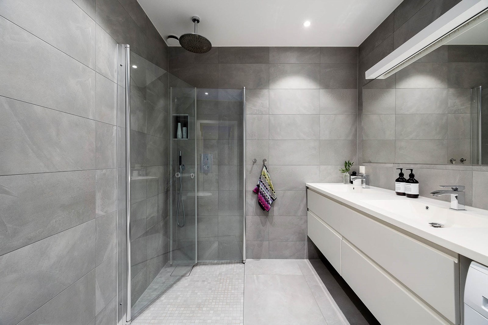 Badet ble pusset opp i 2017 og fremstår som både moderne og funksjonelt. Galleribilde