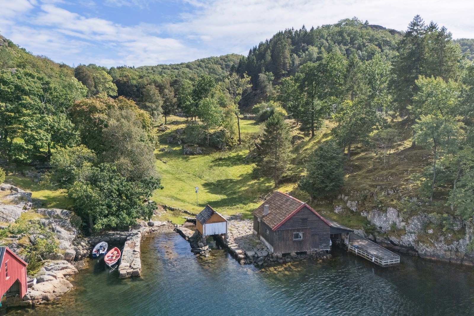 Båtplass - tinglyst rett - i Hellestranda. Galleribilde
