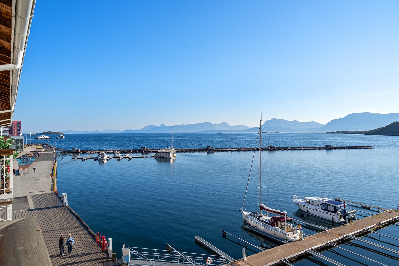 EIE Harstad v/megler Vetle Larsen har gleden av å presentere Havnepromenaden 44! Foto: Martynas Milkevicius Galleribilde