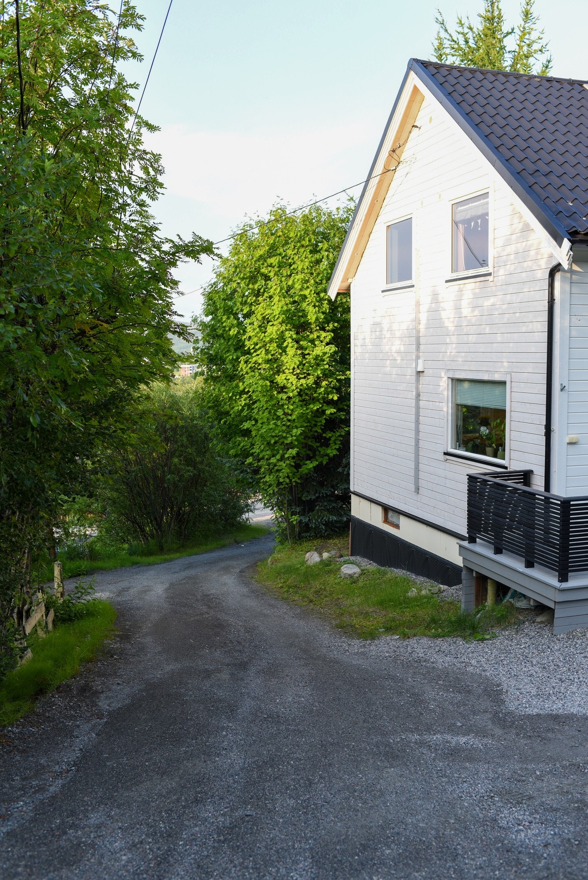 I 2022 - 2024 ble ytterveggene oppgradert med etterisolering 50mm, vindtetting, lufte lekter og utvendig liggende panel Galleribilde