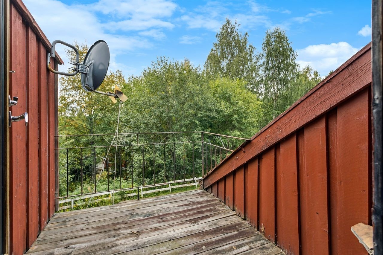 Terrasse/balkong med adkomst fra soverom i 2. etasje. Galleribilde