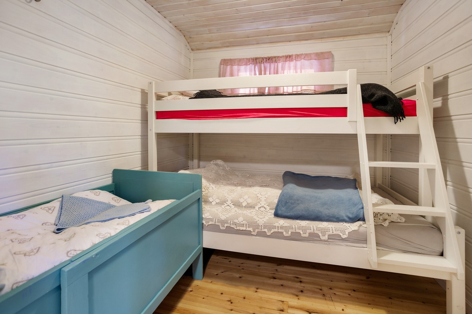 Soverom med flere sengeplasser. Galleribilde