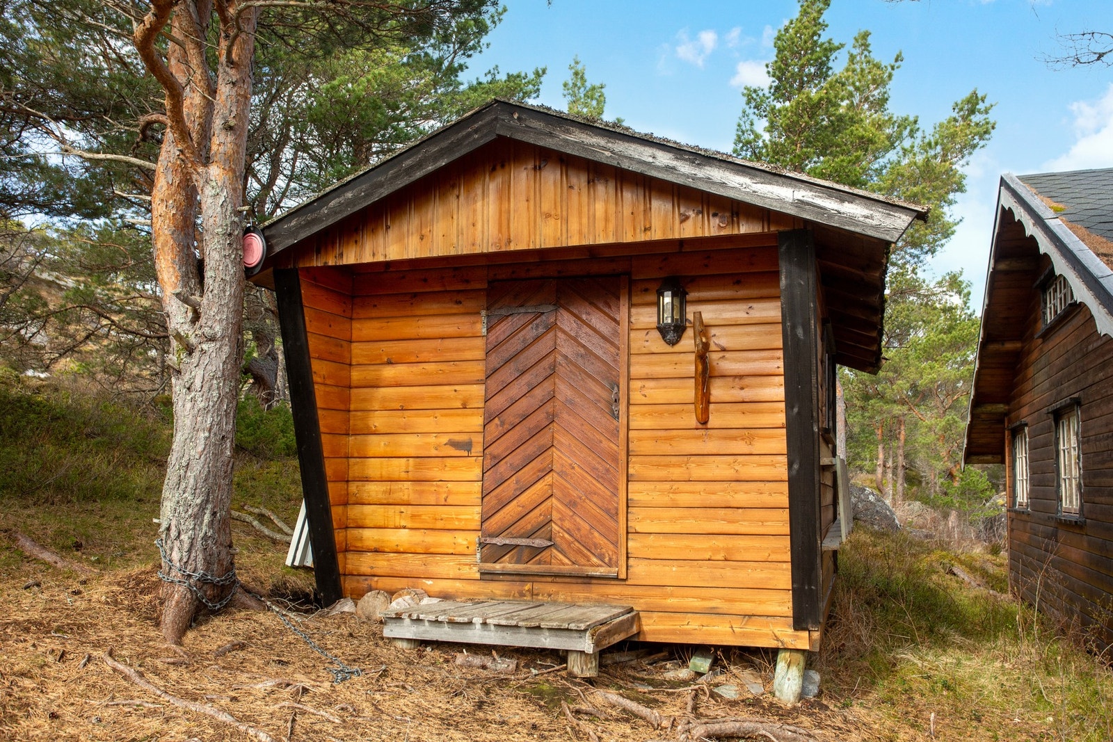 Praktisk utebod som egner seg godt for lagring. Galleribilde