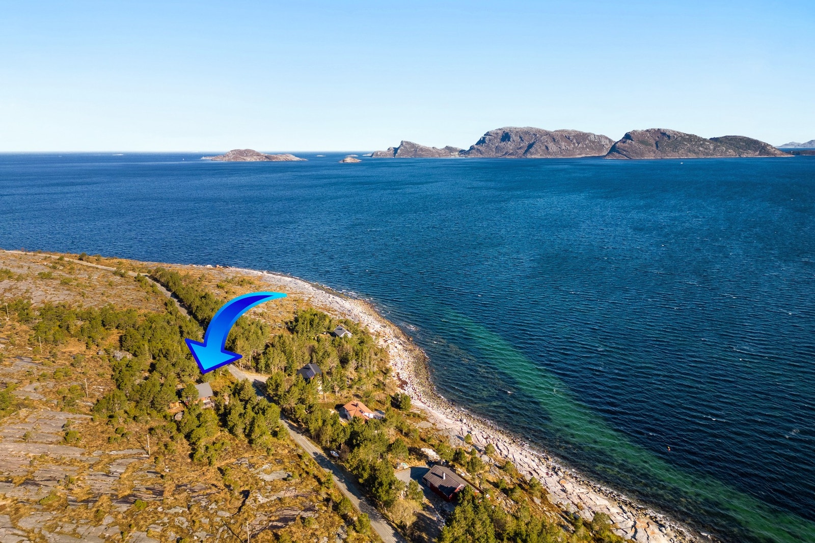 Hytta ligger fint til i terrenget med utsikt mot Heilhornet. Her har man flott natur rett utenfor døra med mange muligheter for flotte tur og rekreasjonsmuligheter. Galleribilde