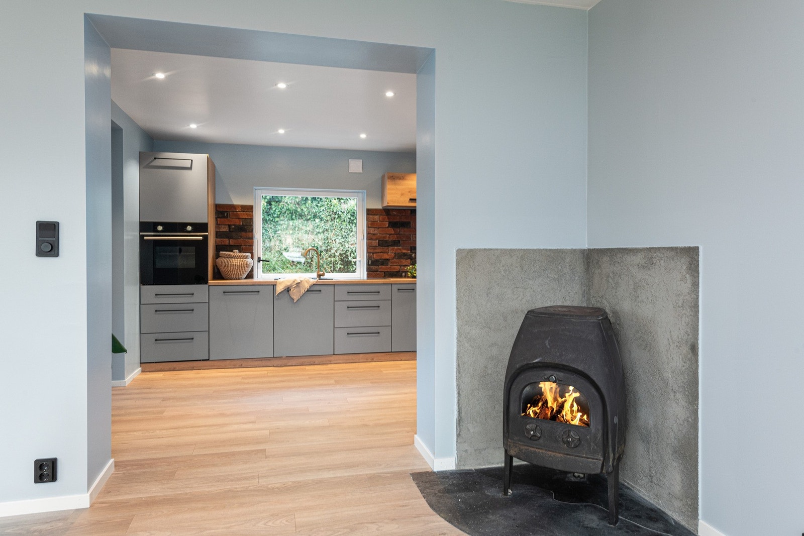 Koselig peisovn som varmer godt på kaldere dager. Galleribilde