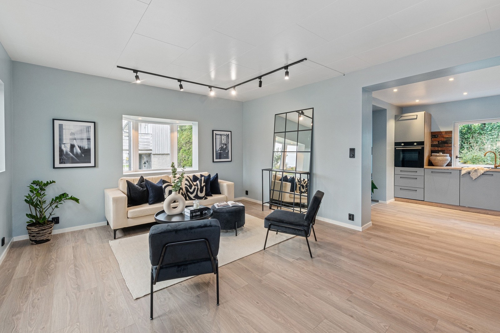 Stuen fremstår som et sosialt og tiltalende allrom. Galleribilde