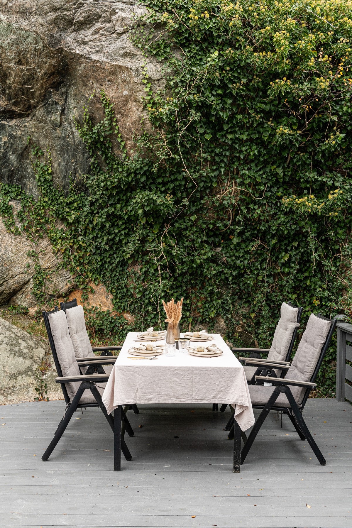 Uteplasser skjermet for innsyn og som ligger i le for vær og vind. Galleribilde