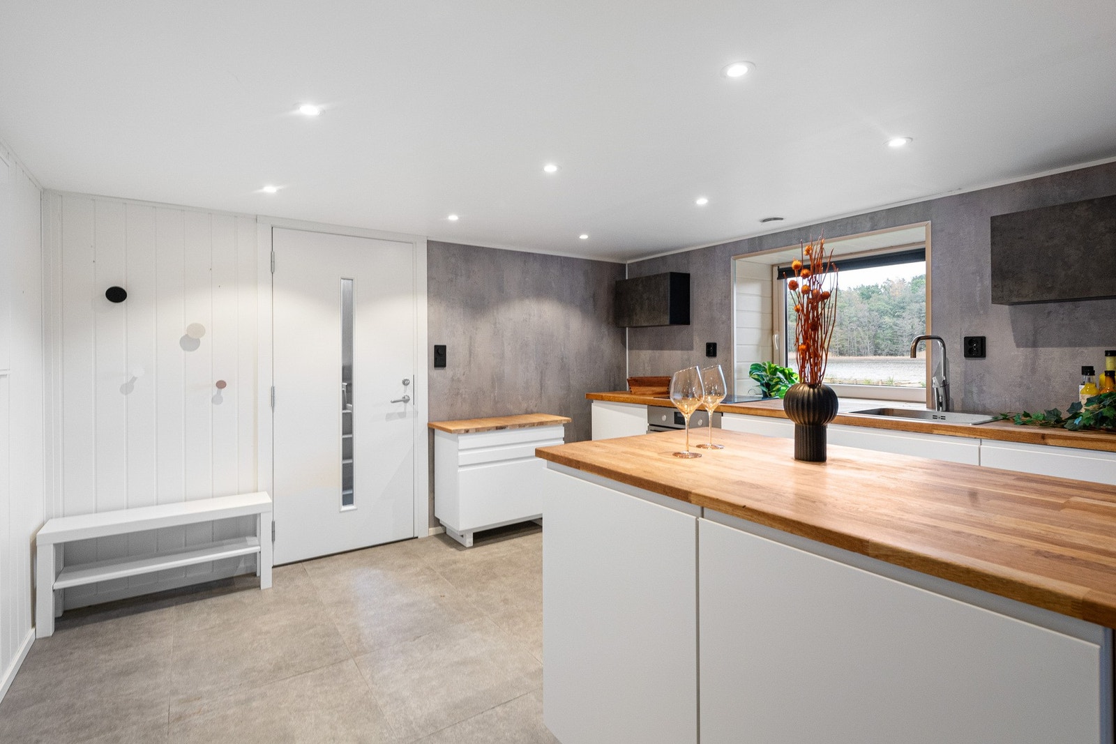 Inngangsparti ved kjøkkenet. Galleribilde