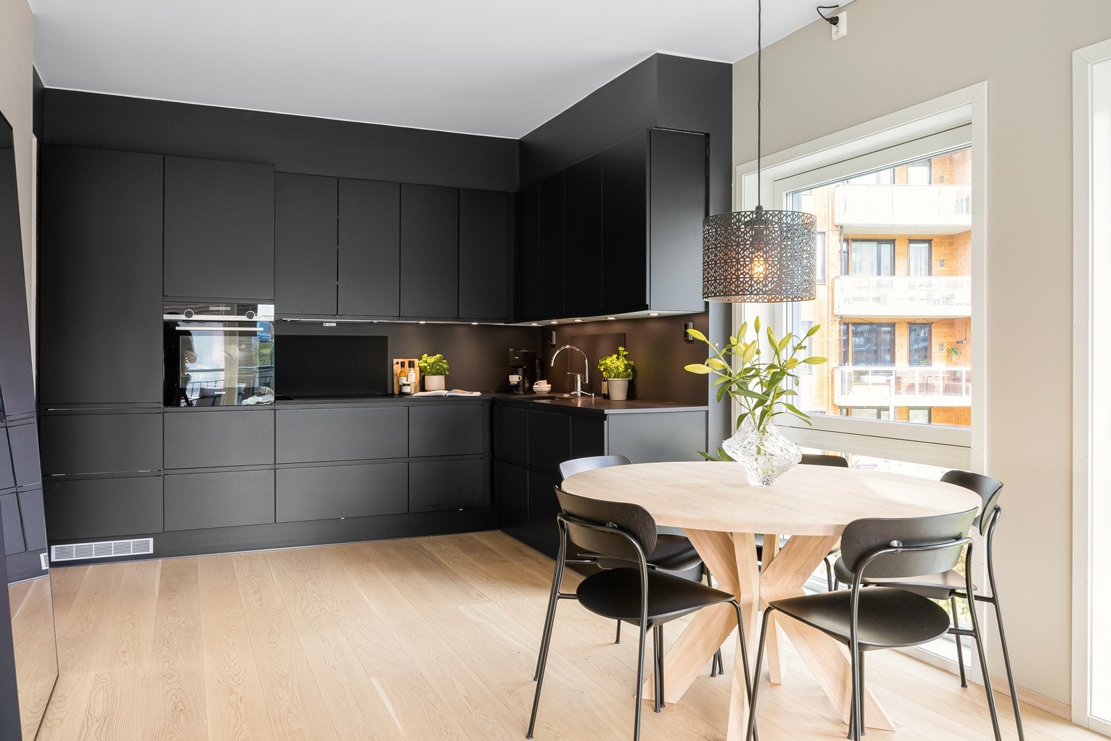 Pent kjøkken som er vesentlig oppgradert fra prosjektert standard. Galleribilde