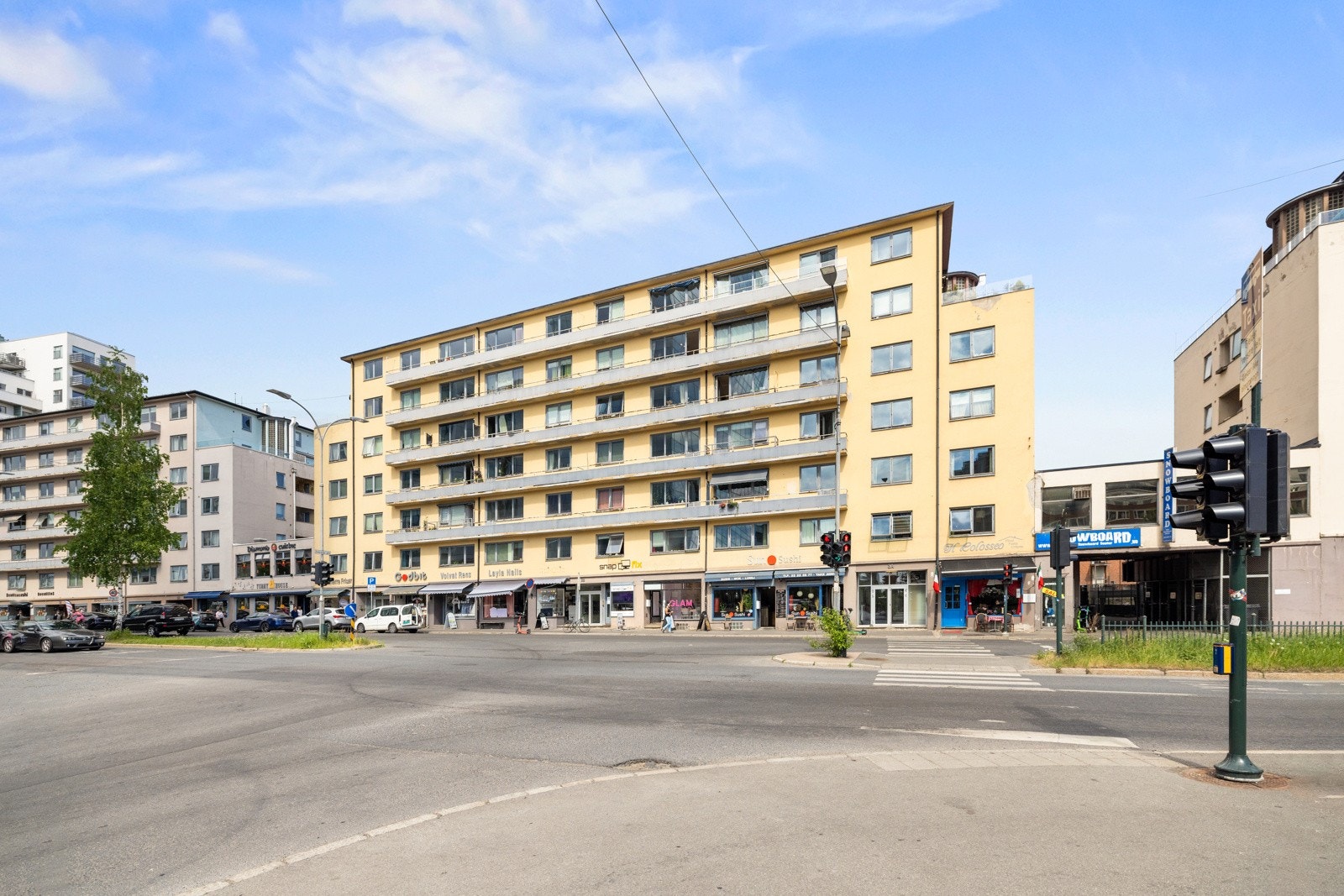 Svært god tilgang på offentlig kommunikasjon med noen få minutters gange til Majorstuen T-bane stasjon hvor du finner alle T-banelinjene, tre trikkelinjer, fem busslinjer og flybuss. Galleribilde