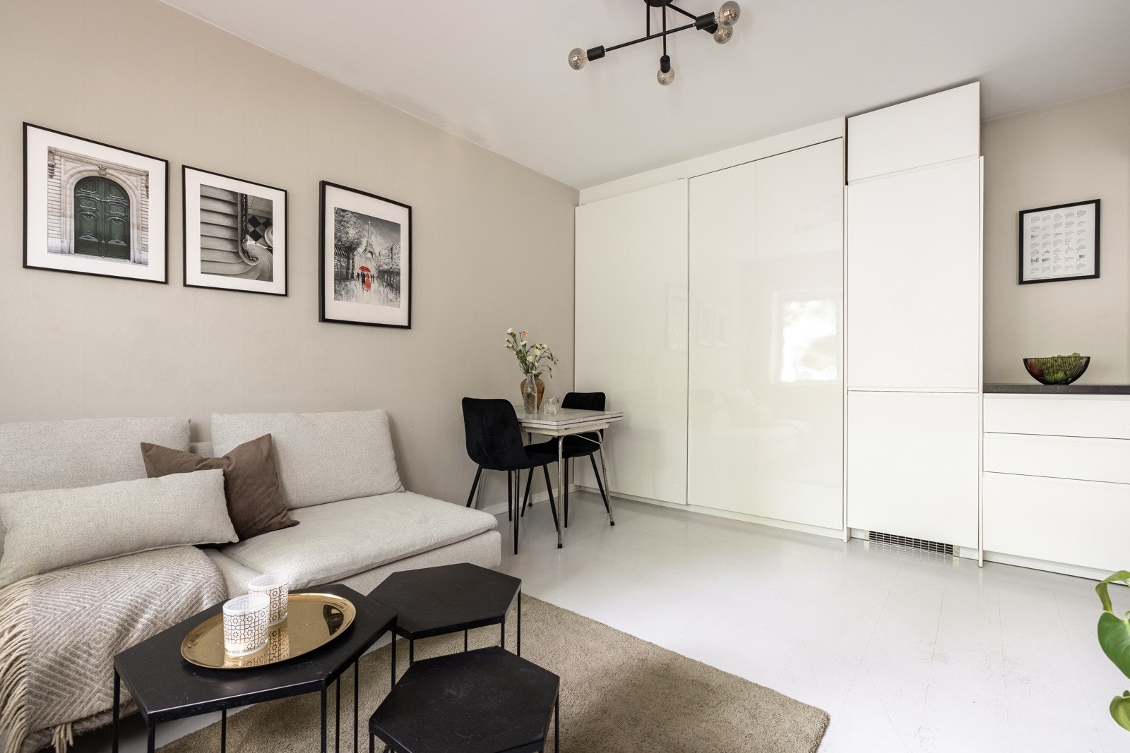 God plass til oppbevaring i stort garderobeskap. Galleribilde