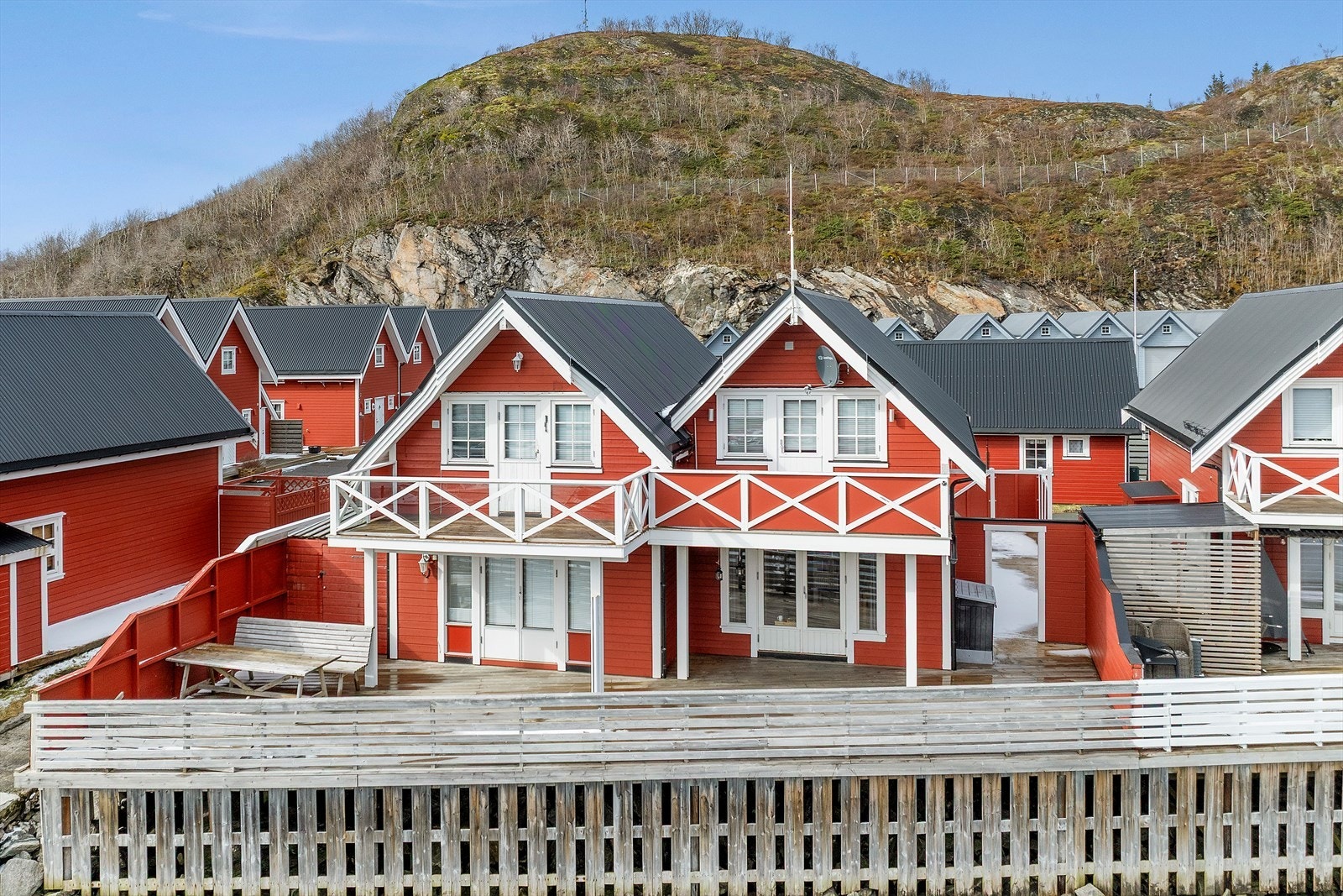 REDE Eiendomsmegling ved Roger Clausen ønsker velkommen til Nord-Hamna 25. Galleribilde