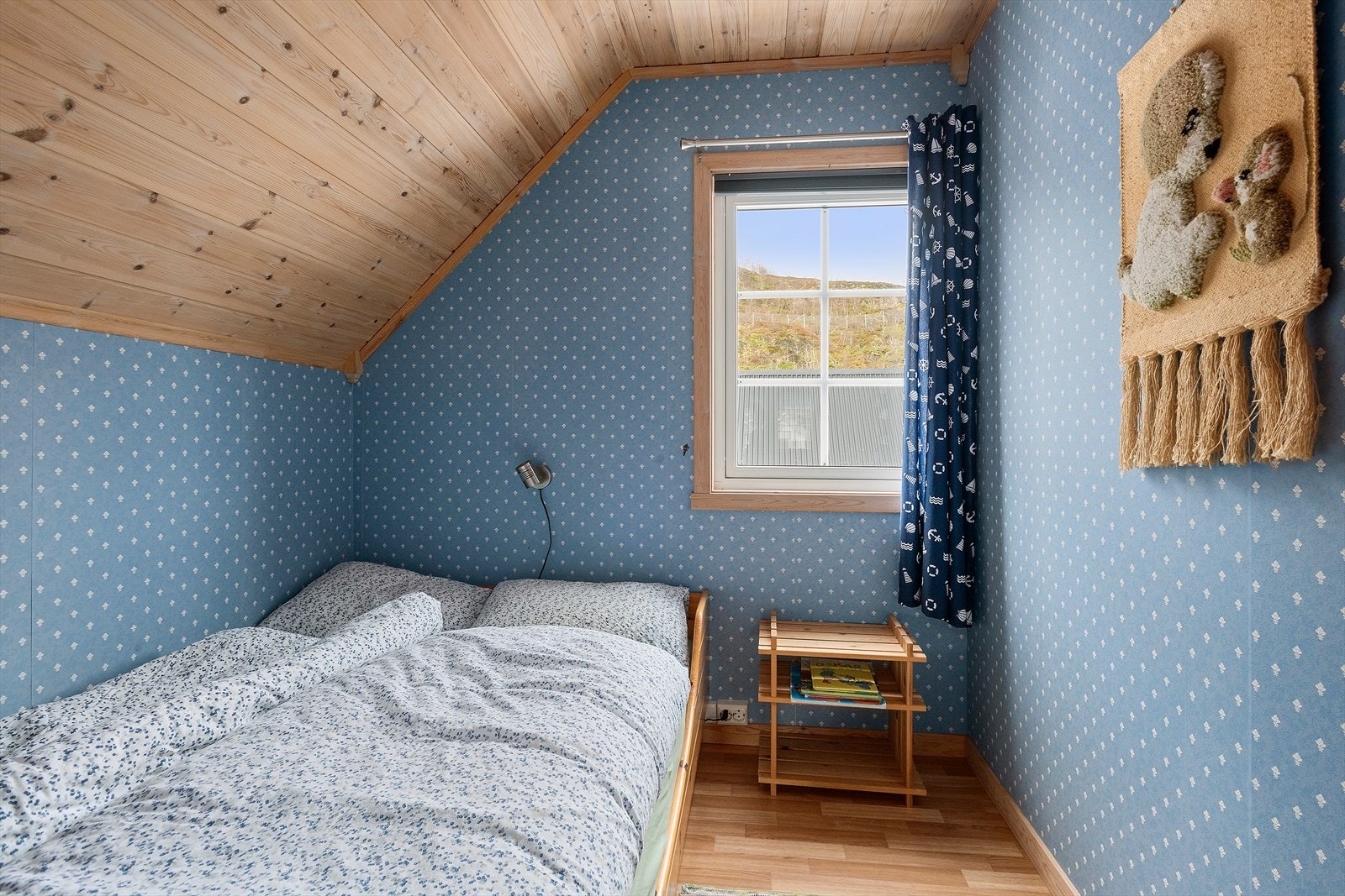 Soverom 2 av 2 i 2.etg. Galleribilde