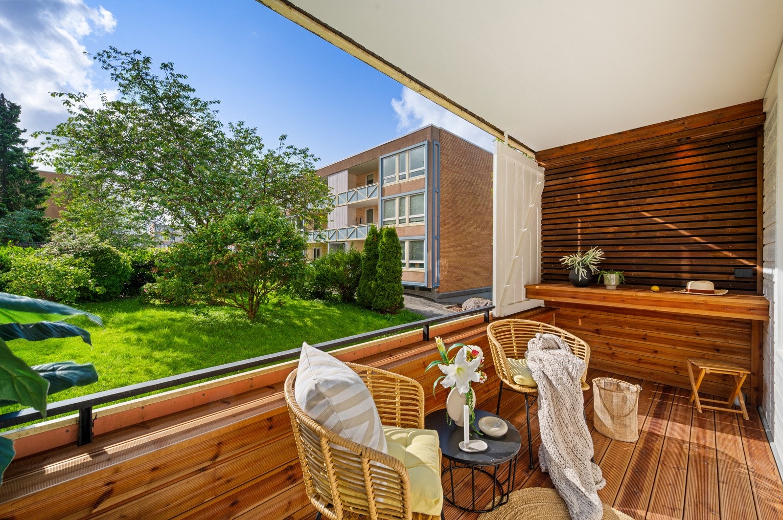 Hele leiligheten er renovert i 2025 med fokus på lekkre detaljer og flott "finish". Balkongen måler hele 8 kvadrat. Galleribilde