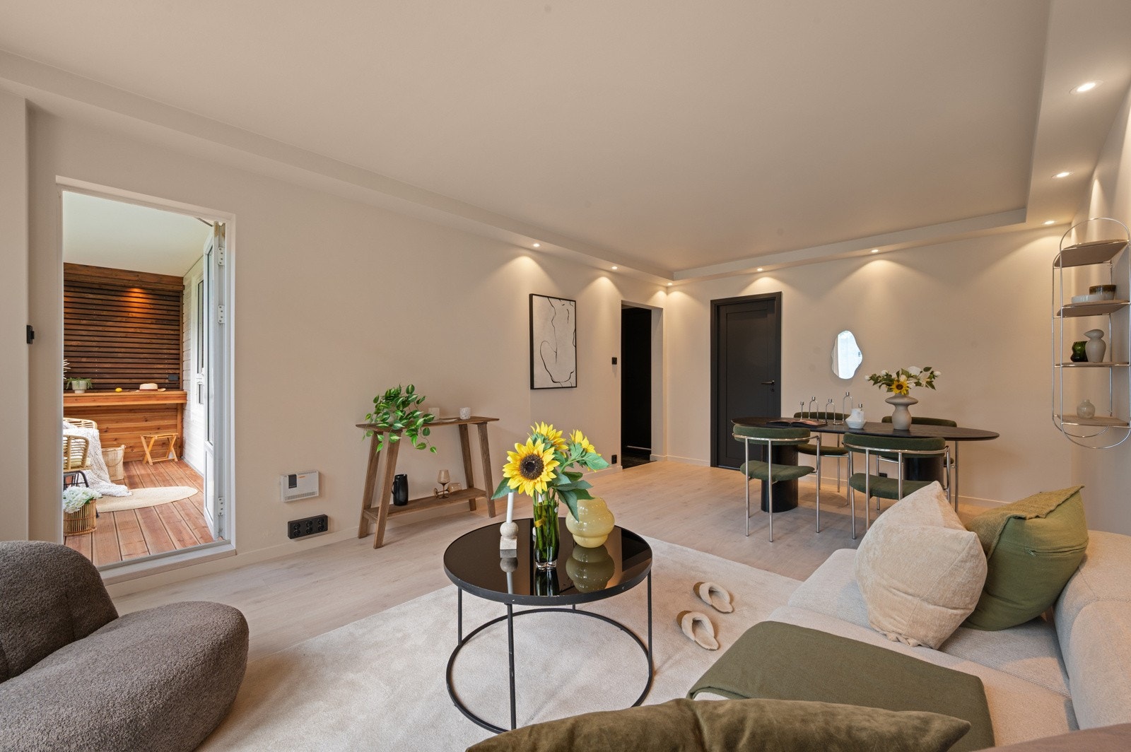 Vi tar en siste kikk på den flotte stuen før vi tar turen inn på kjøkken. Galleribilde