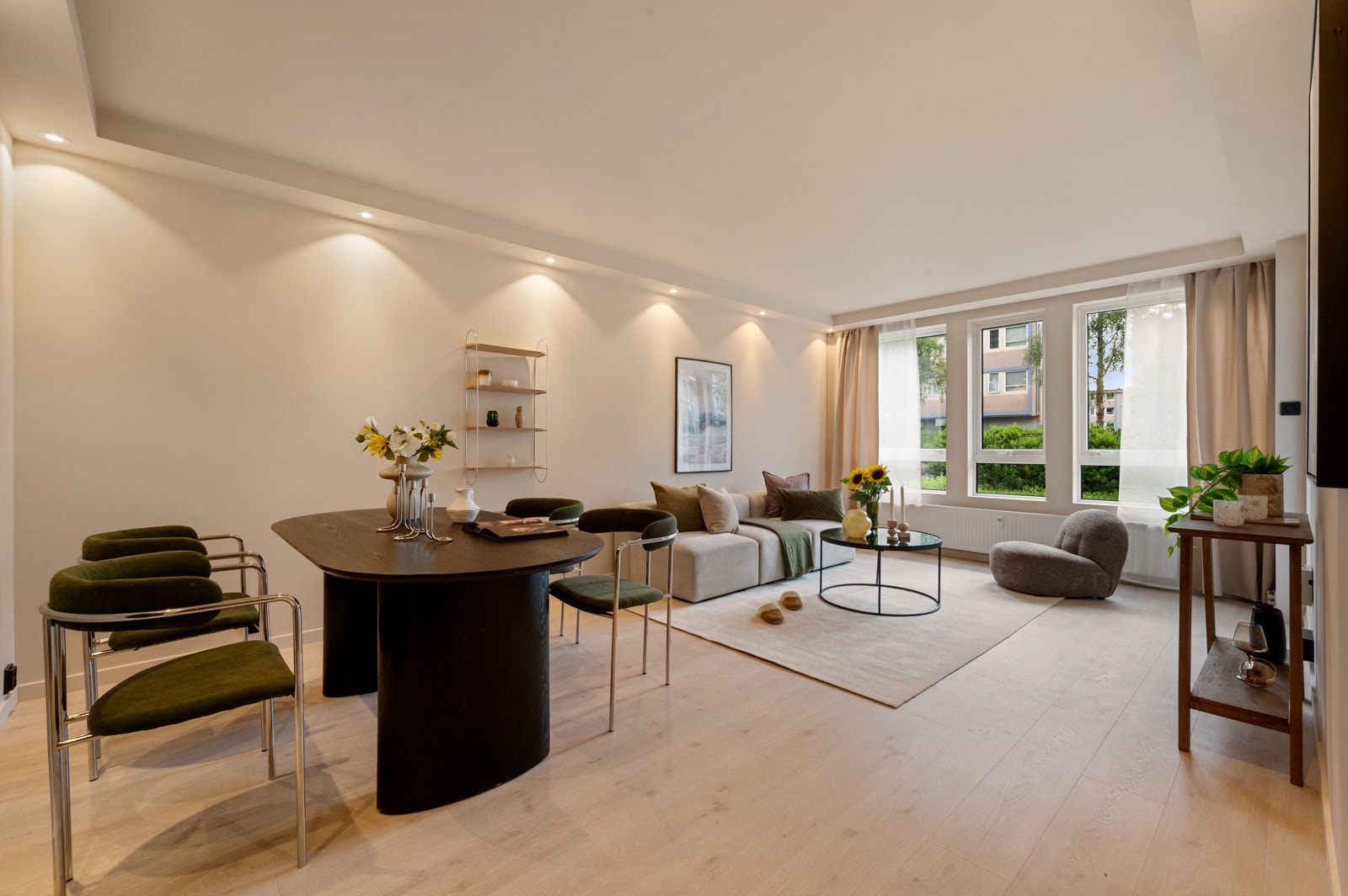 Velkommen til Ortuflaten 67. En nydelig 4-roms med gjennomgående høy standard, få minutters gange fra Bybanestopp og Oasen. Galleribilde