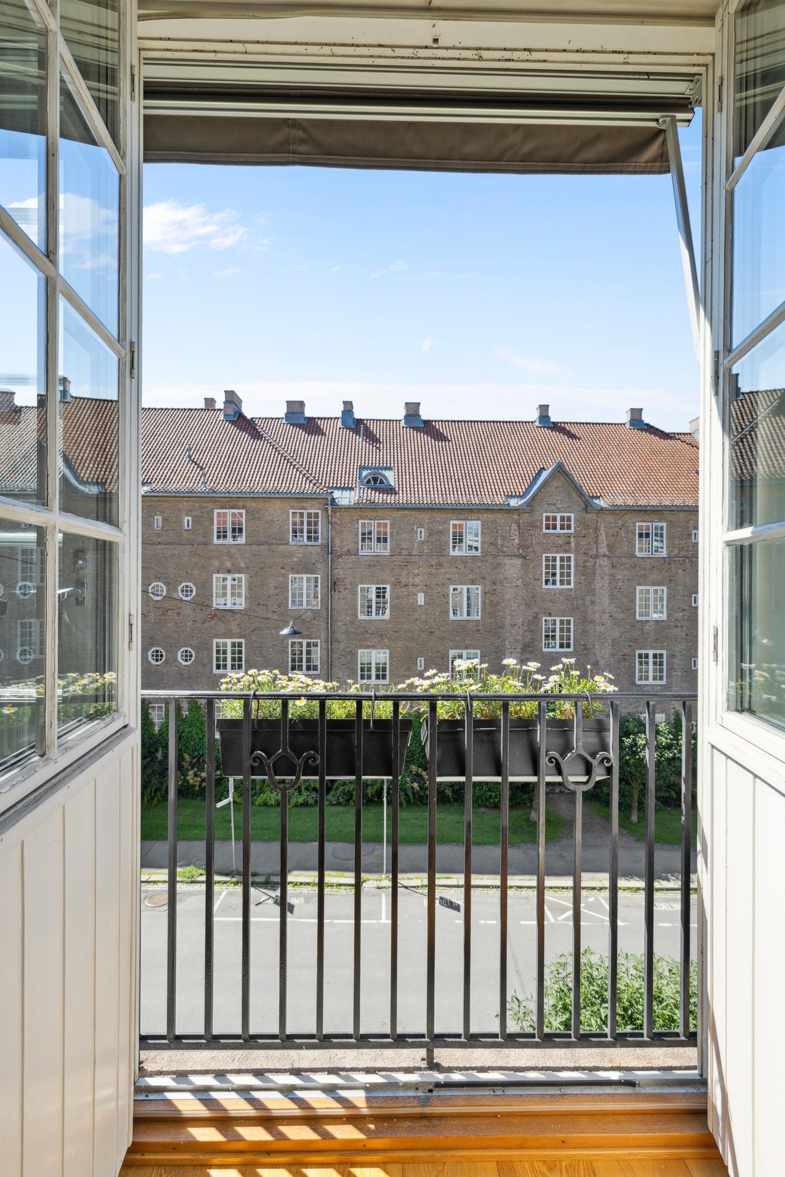 Nydelig fransk balkong som gir godt med lysinnslipp! Galleribilde