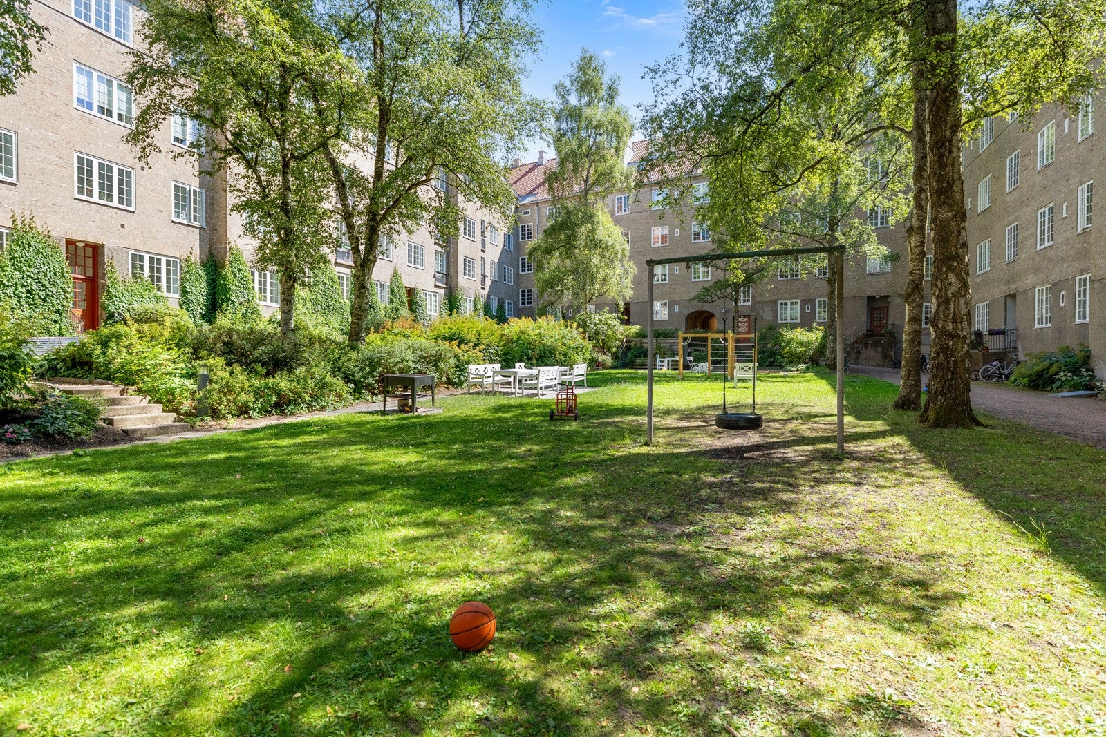Det er også gangavstand til Stensparken, Marienlystparken og Frognerparken - sistnevnte med skulpturanlegget Vigelandsparken. Galleribilde