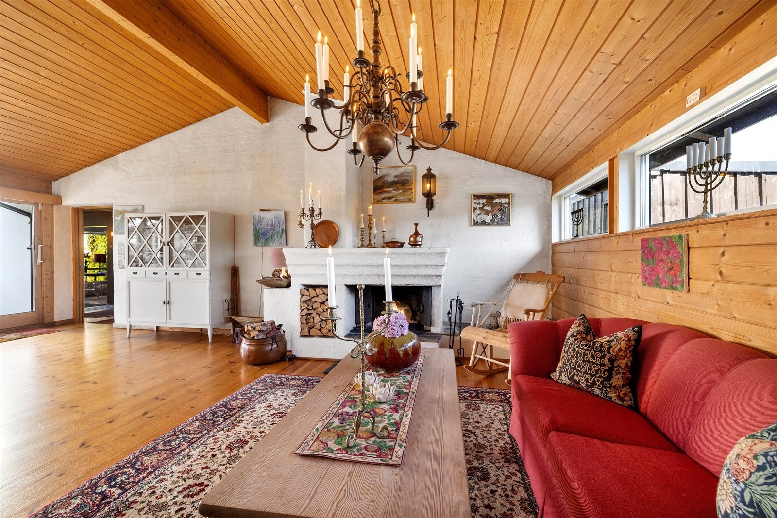 I tilbygget del er det også en stor stue. Galleribilde