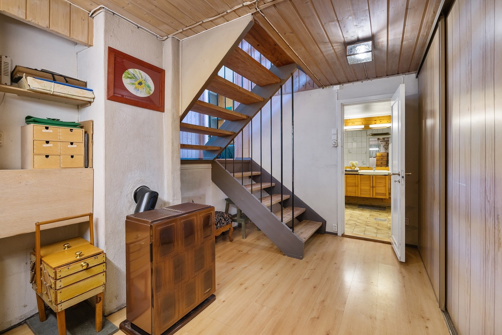 I underetasjen er det rikelig med lagringsplass. Galleribilde