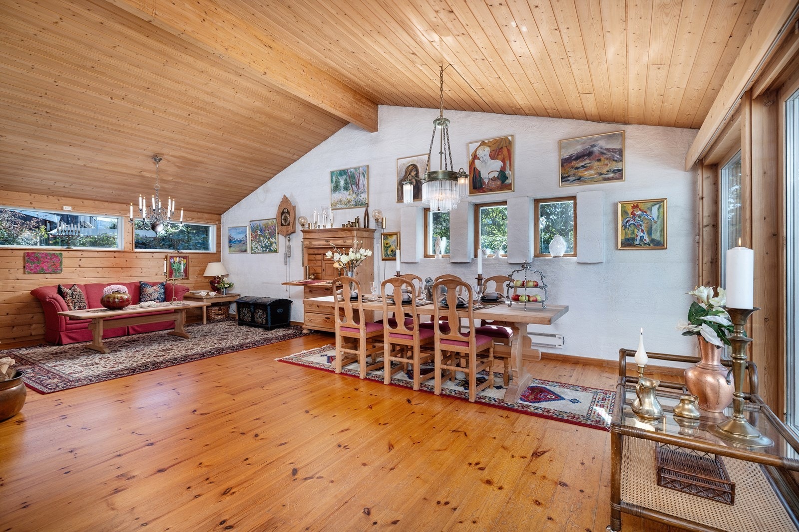 Her er det rikelig med plass for flere sittegrupper. Galleribilde