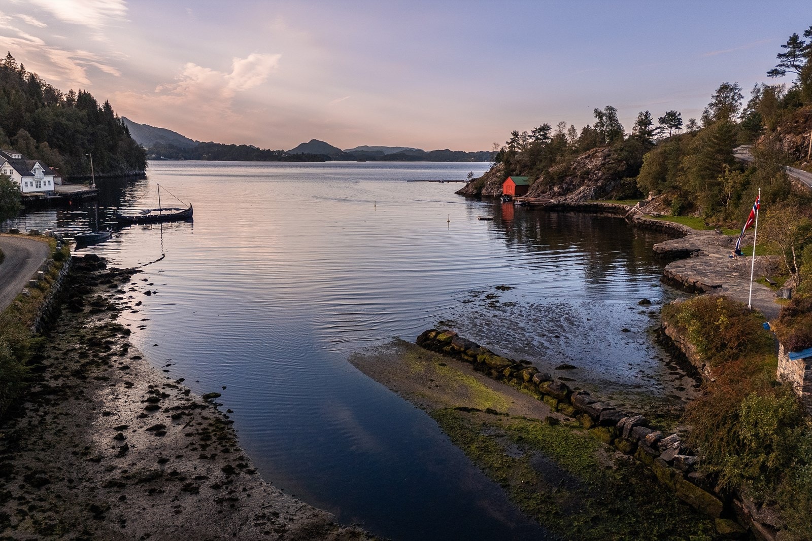 Hjellvikvågen er en populær plass på de varme dager! Galleribilde