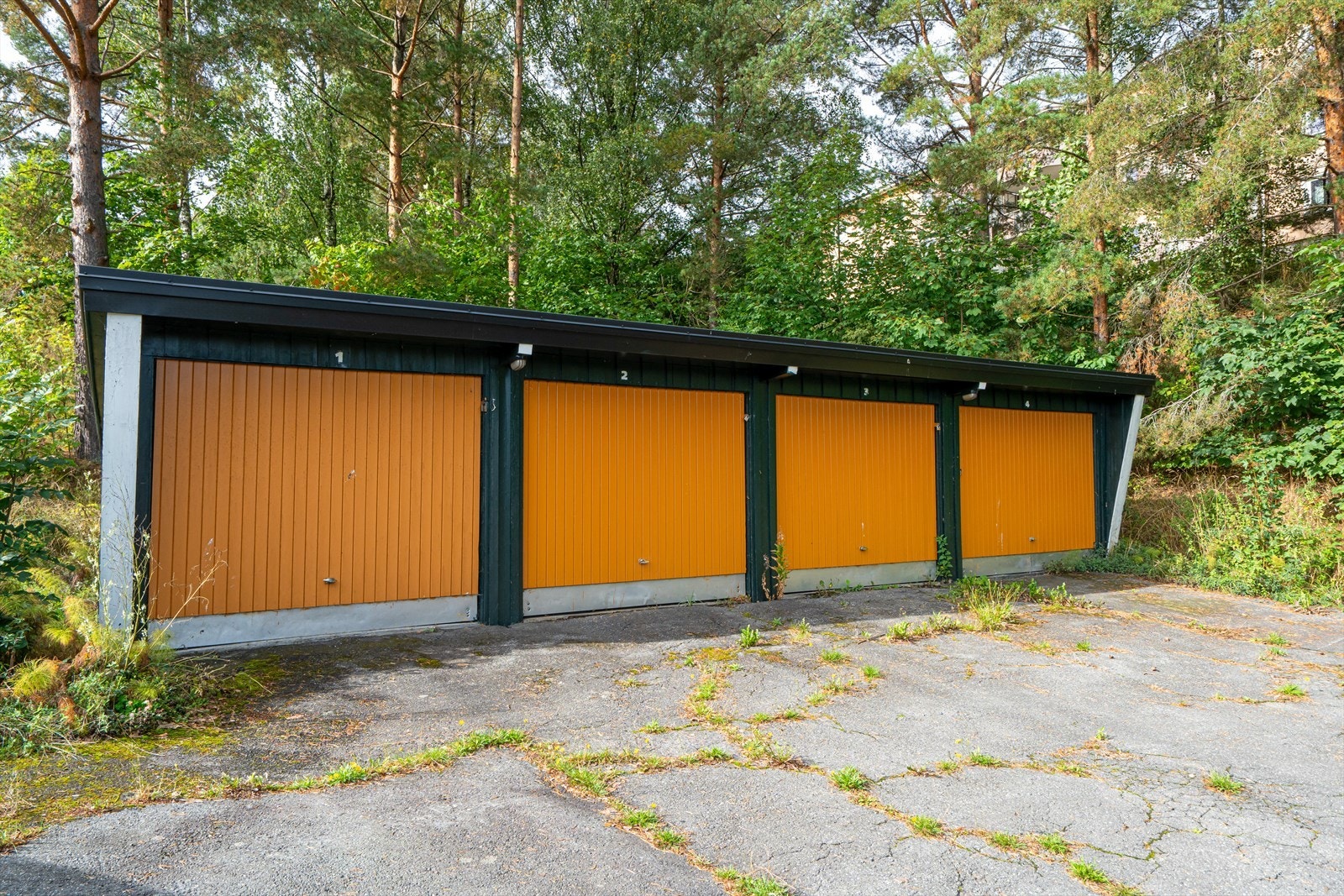 Garasjeplass nr.3 tilhører leiligheten. Galleribilde