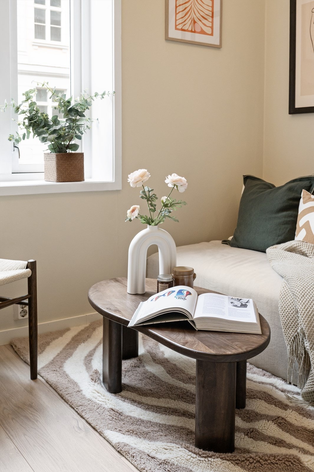 Leiligheten har delikate fargevalg og pene overflater. Galleribilde