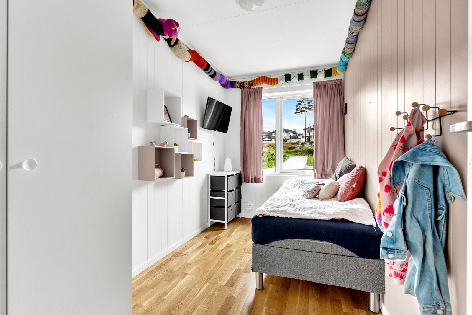 Det samme gjør soverom 3, men kan fint benyttes som kontor eller gjesterom. Galleribilde