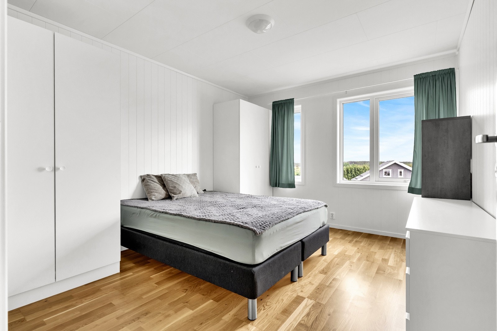 Boligen har tre soverom av god størrelse Galleribilde