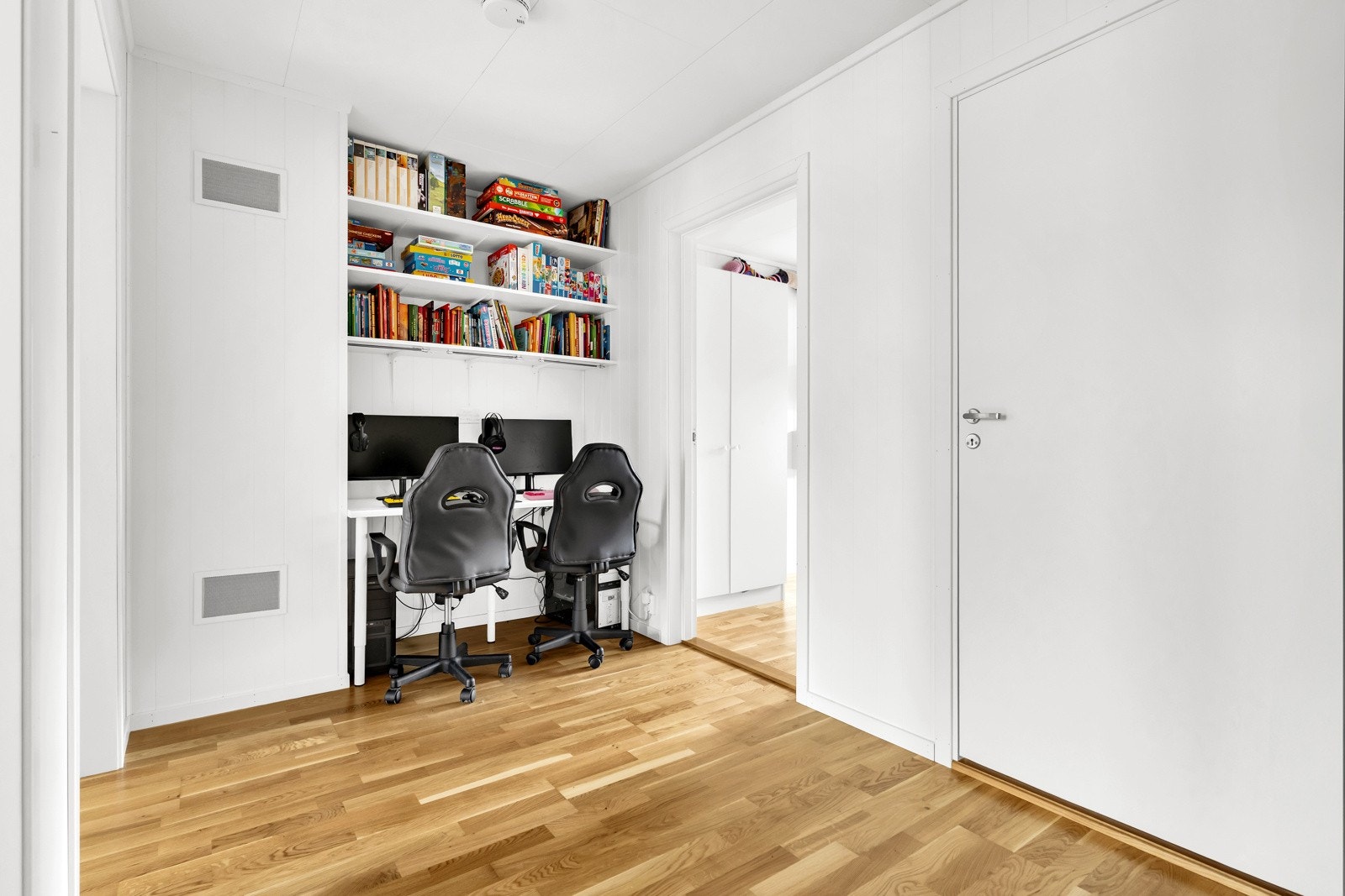 Og med en praktisk gang i mellom som brukes som arbeidssone for barna Galleribilde