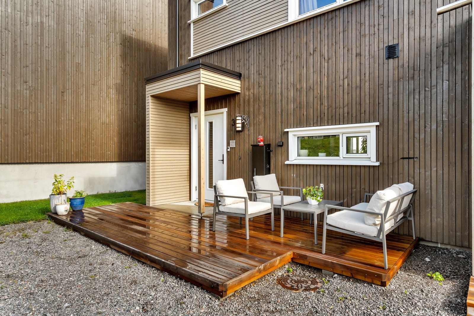 En innholdsrik tomannsbolig beliggende flott til på Neskollen Galleribilde