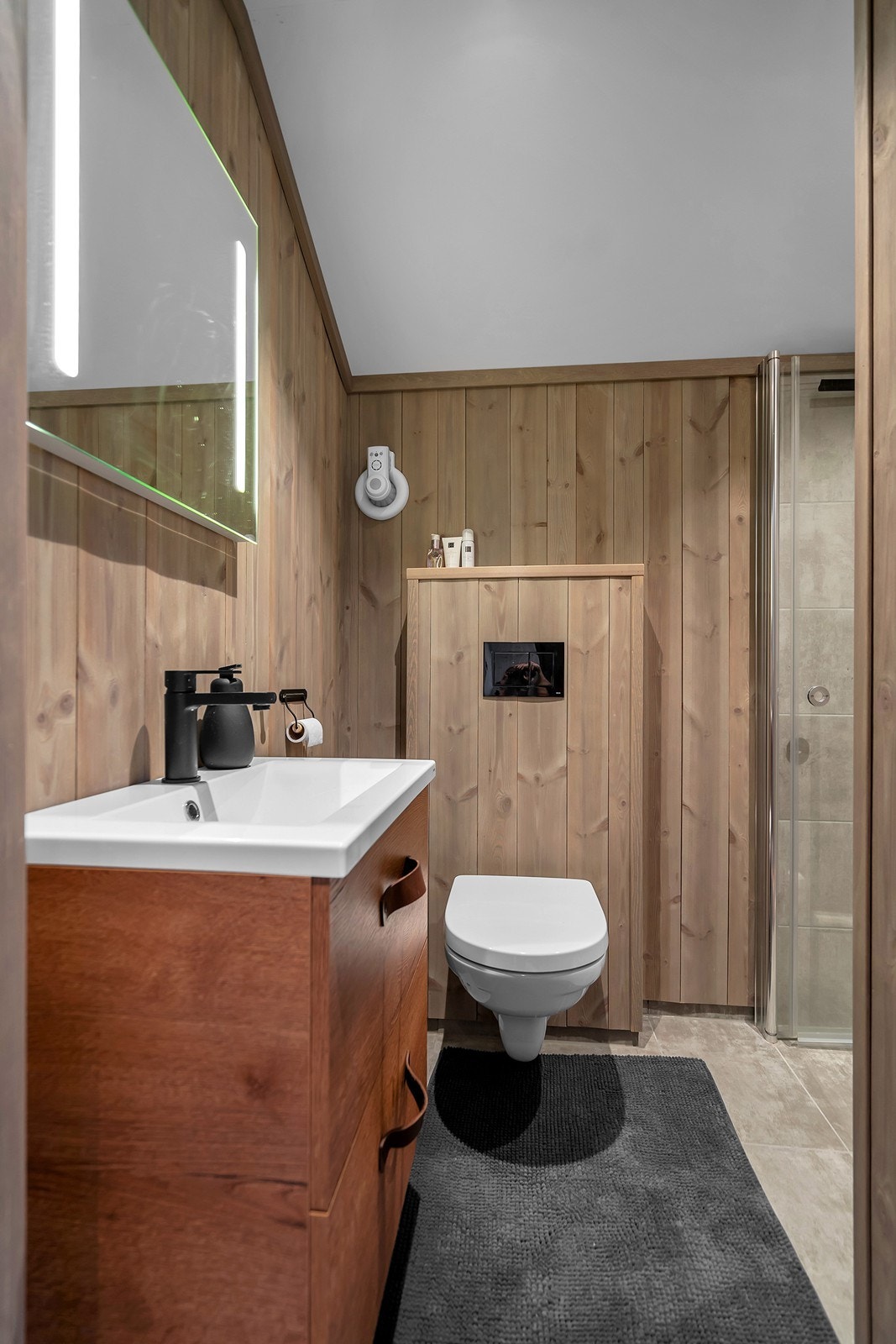 Dusjbad/wc i 2. etasje Galleribilde