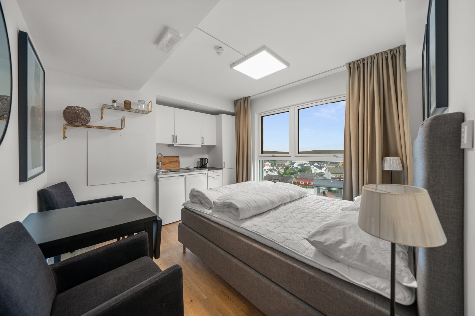 Gjesterommet har tilgang på et lite grovkjøkken også. Galleribilde