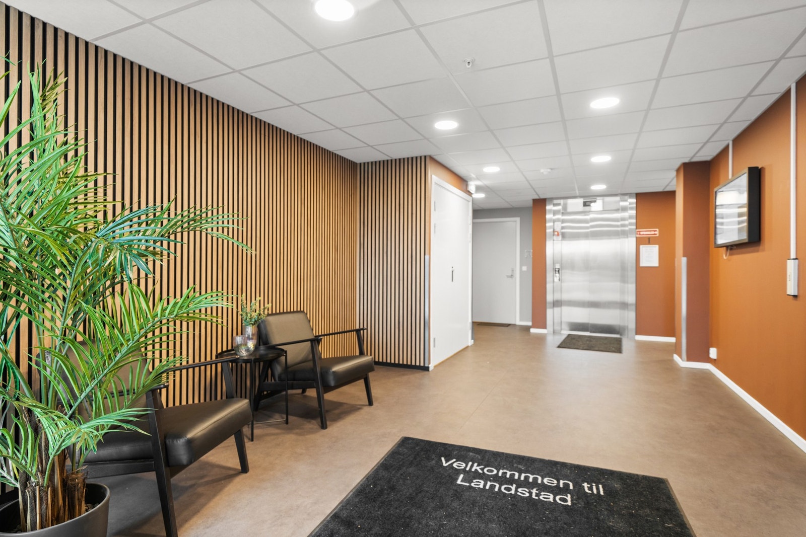 Heis i felles oppgang. Galleribilde