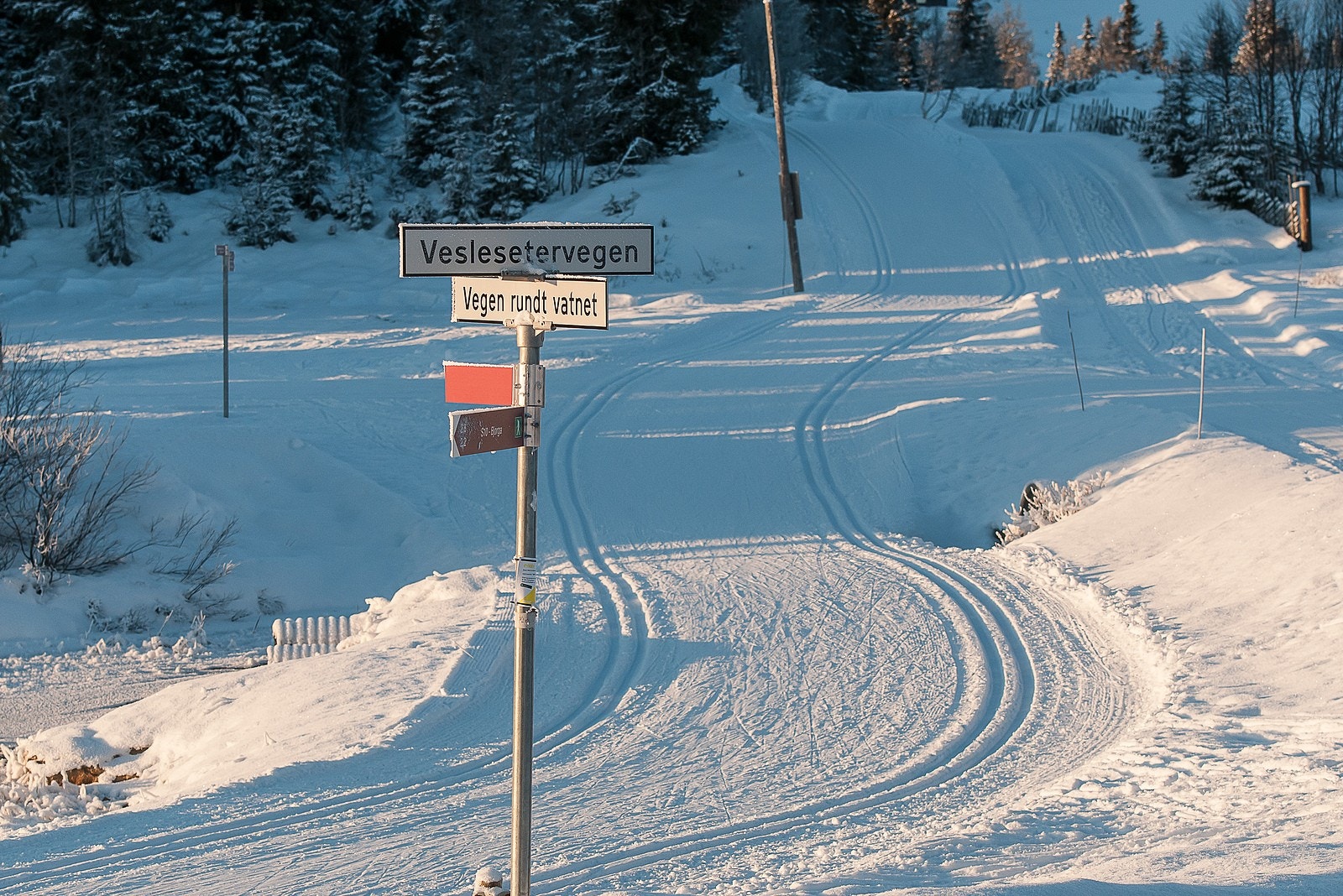 Området er kjent for flotte langrennsområder med ca. 220 km maskinpreparerte løyper. Galleribilde