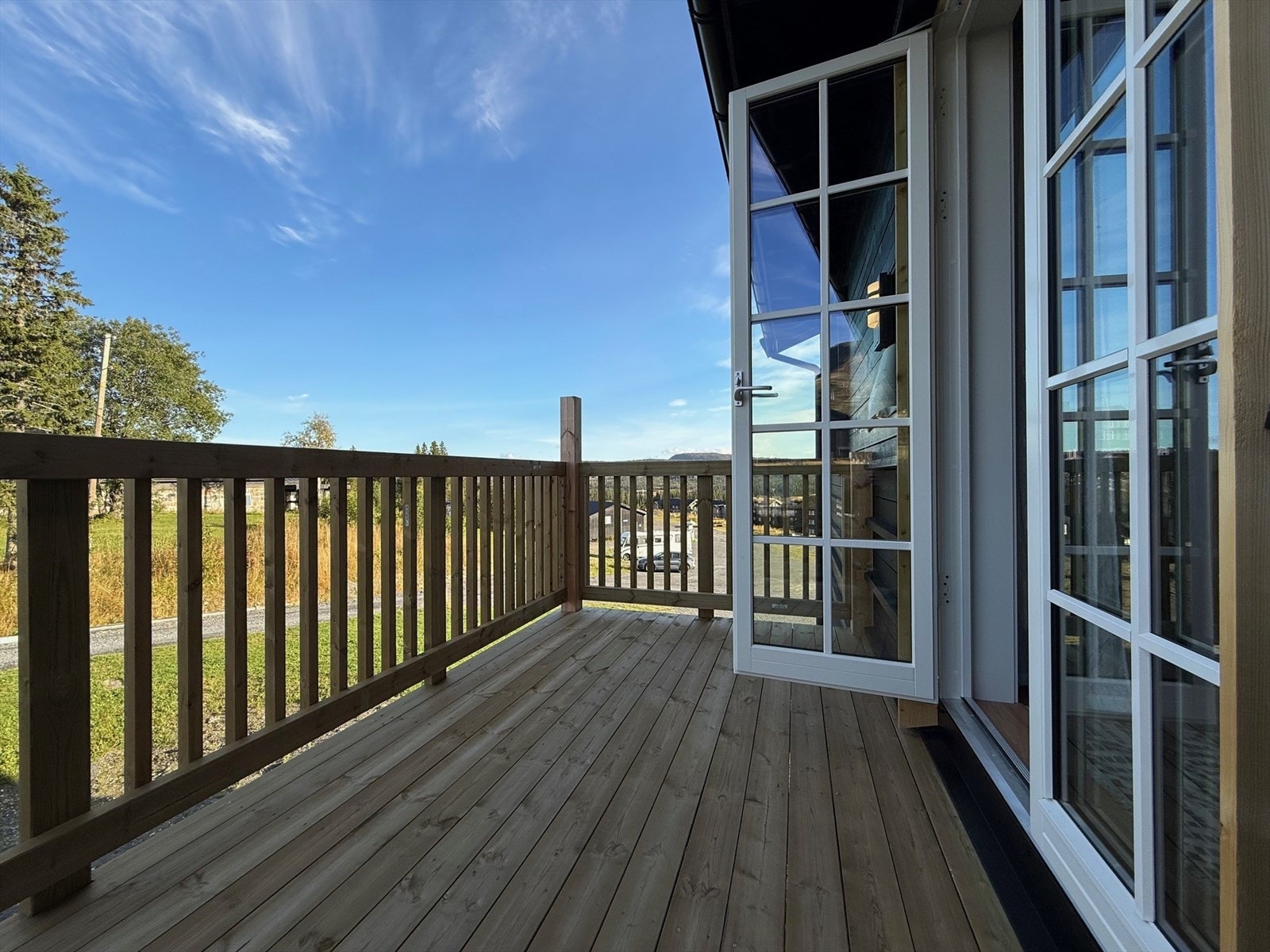 Balkongen har god plass til sittegrupper. Galleribilde