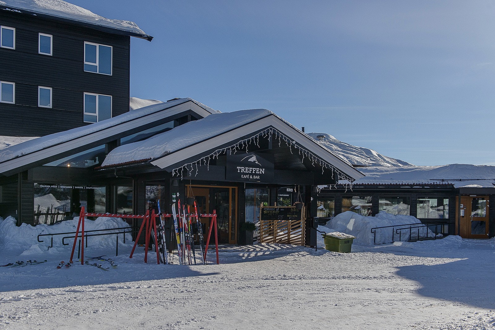 På Skitorget finner du Treffen, der du kan nyte et avbrekk med en matbit og noe godt i glasset. Galleribilde