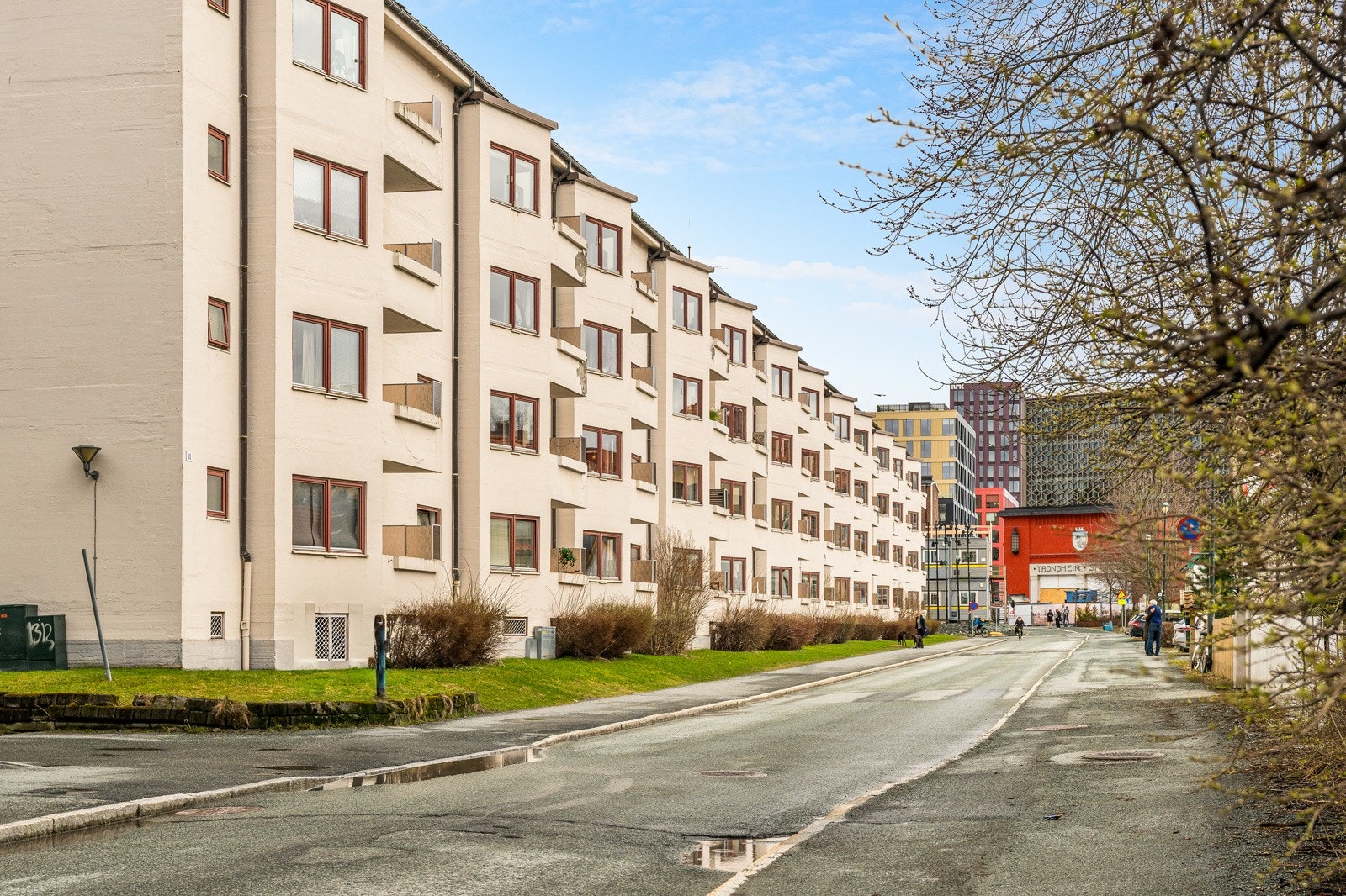 Det er et sentrumsnært borettslag med kort avstand til studiesteder. Udbyes gate 11B er en perfekt boplass for den som ønsker den urbane livsstilen. Galleribilde
