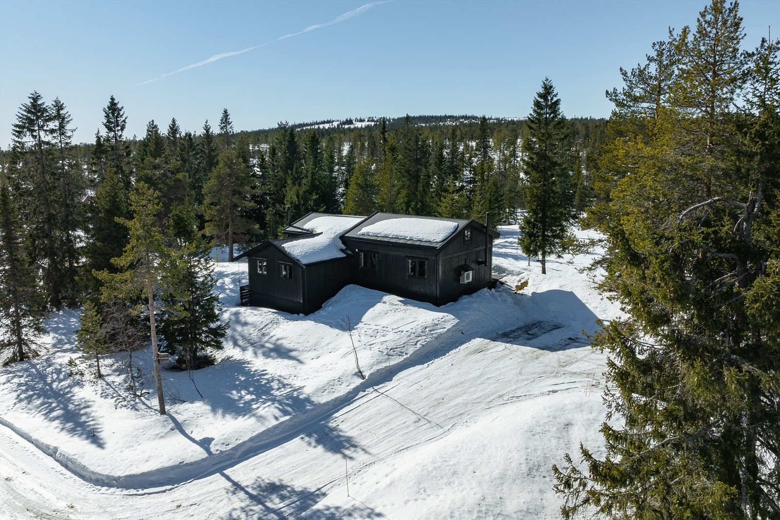 her har du god parkeringsplass som brøytes for deg på vinteren ved betaling til almenningen. Galleribilde